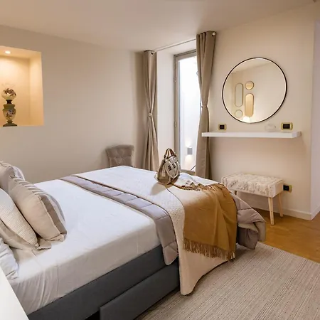 Sinatra Apartament *